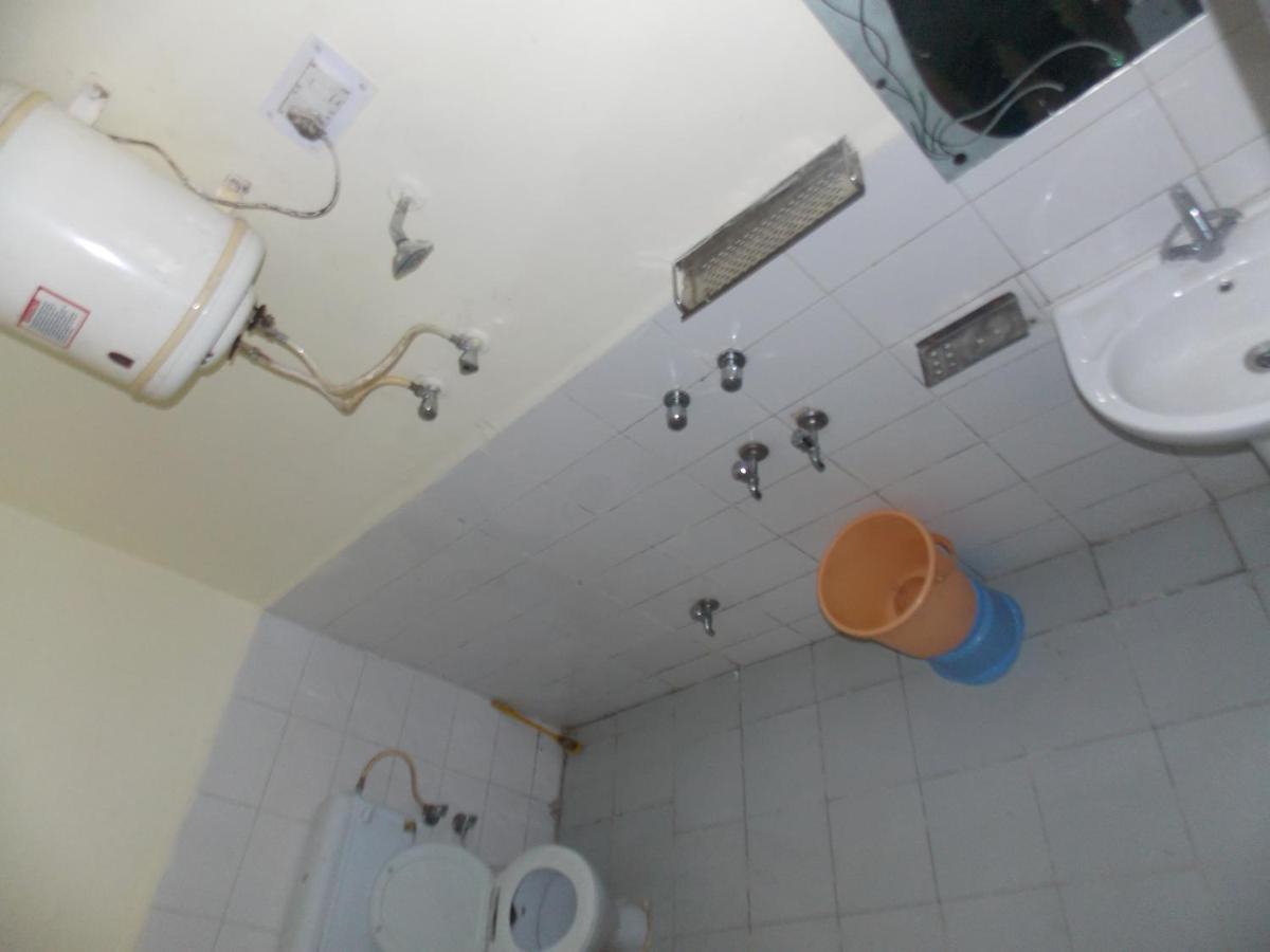 Midway Restaurants & Guest House Дханолти Номер фото